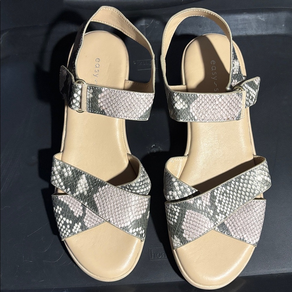Easy Spirit Womens Pacey 3 Tan Snake Print Open Toe Wedge Sandals Shoes 8M